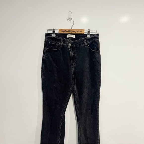 Abercrombie & Fitch 90s Slim Straight Ultra High Rise Jean - Picture 4 of 7